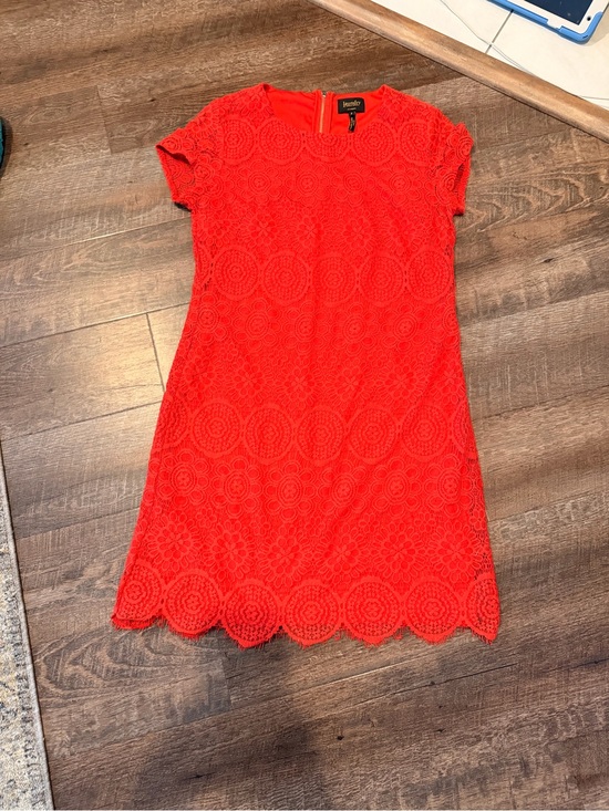 Laundry By Shelli Segal Dresses & Skirts - Laundry by Shelli Segal Lace Sheath Dress Size 6 Coral Red Scalloped Hem